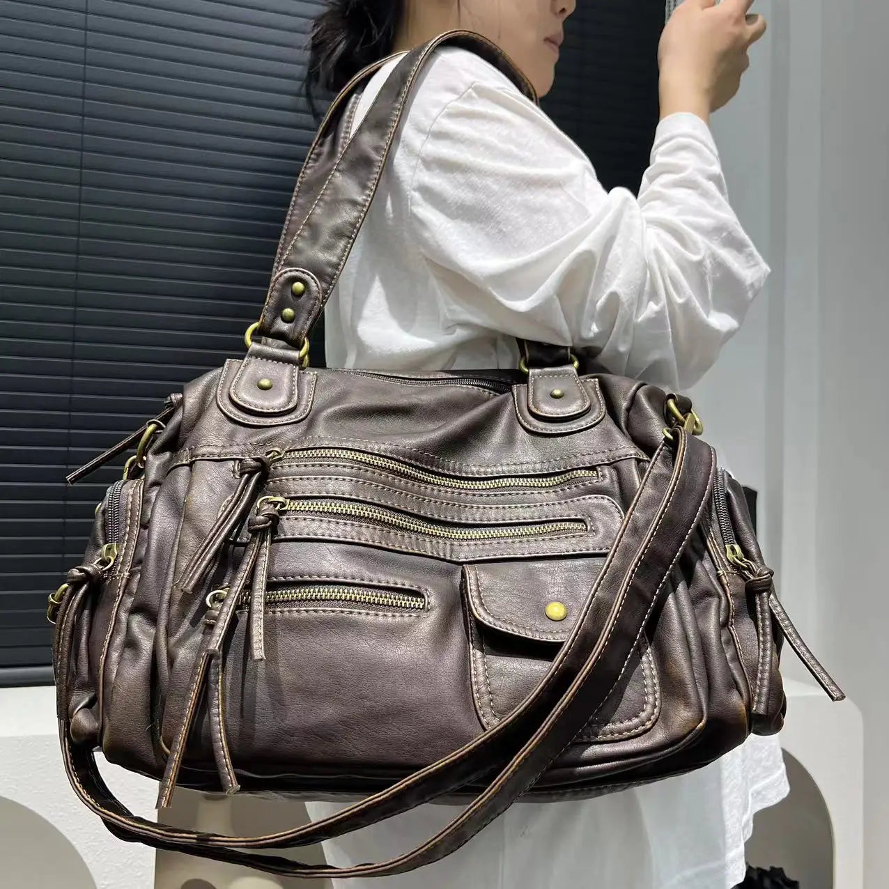 Y2k bolsa crossbody de ombro único para meninas, bolsa vintage de couro lavado para motocicleta, grande capacidade, bolsa com vários bolsos