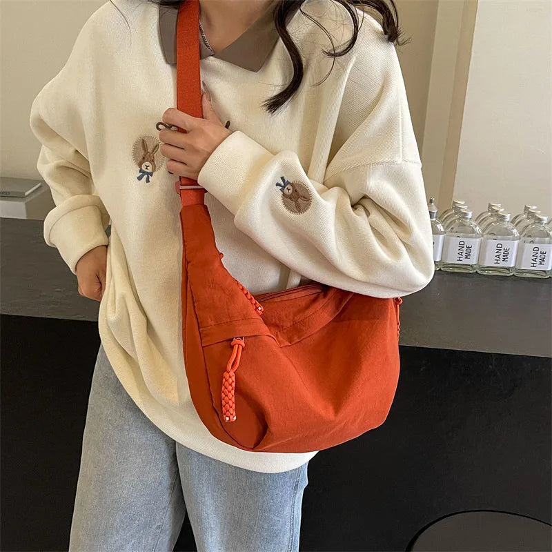 Bolsa de ombro de tecido de náilon nova alta capacidade feminina crossbody saco do mensageiro lazer versátil ombro hobos saco