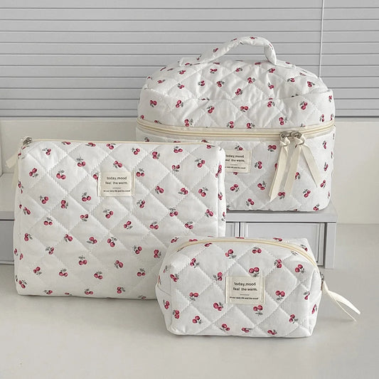 Atacado cereja tote feminino saco de maquiagem portátil bonito senhoras cosméticos bolsa de armazenamento de higiene pessoal bolsa de algodão acolchoado saco com zíper