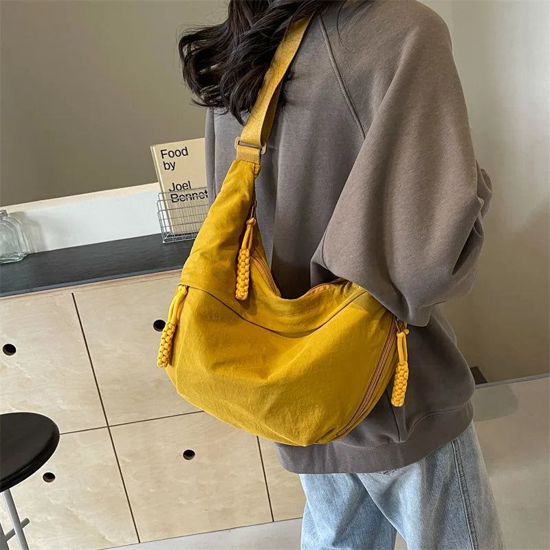 Bolsa de ombro de tecido de náilon nova alta capacidade feminina crossbody saco do mensageiro lazer versátil ombro hobos saco