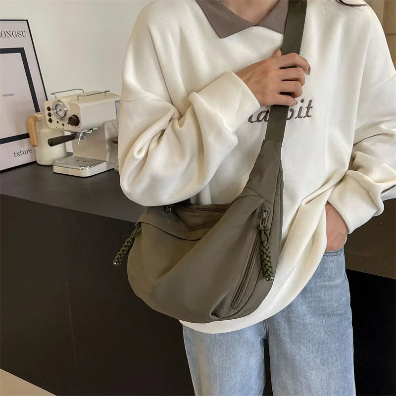 Bolsa de ombro de tecido de náilon nova alta capacidade feminina crossbody saco do mensageiro lazer versátil ombro hobos saco