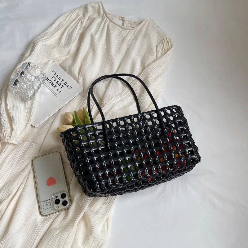 Leftside pequena cor sólida tecer sacolas para as mulheres 2025 moda verão sacos de ombro simples bolsas oco para fora saco de praia