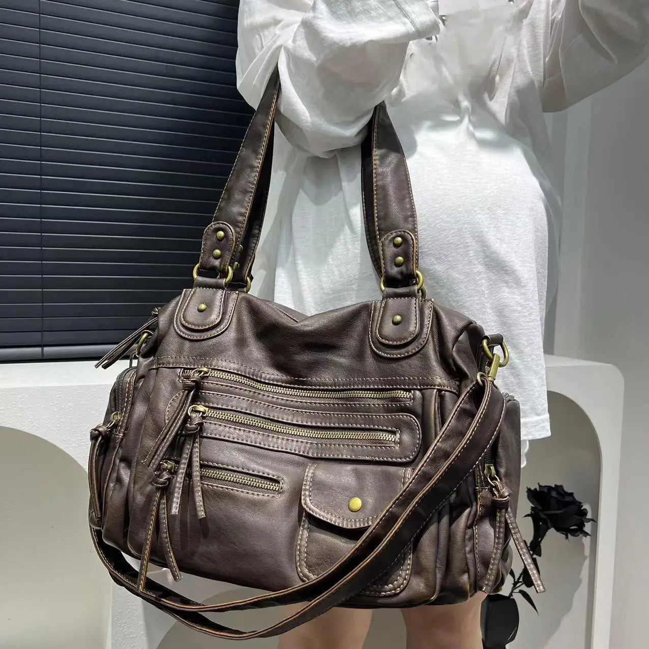 Y2k bolsa crossbody de ombro único para meninas, bolsa vintage de couro lavado para motocicleta, grande capacidade, bolsa com vários bolsos