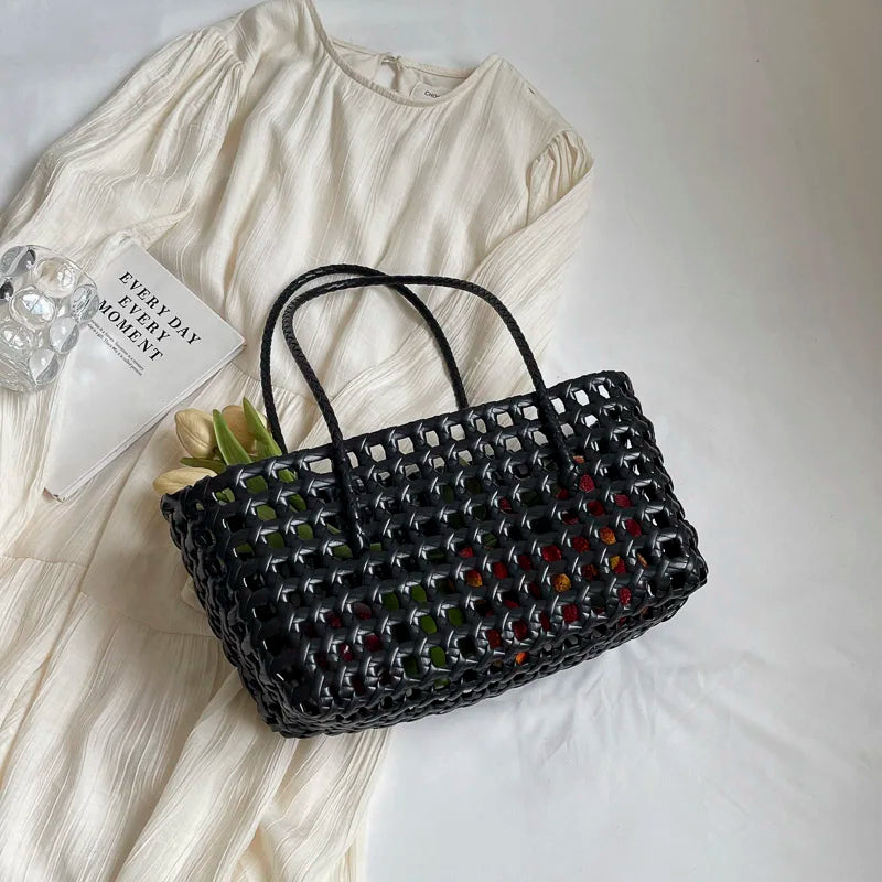 Leftside pequena cor sólida tecer sacolas para as mulheres 2025 moda verão sacos de ombro simples bolsas oco para fora saco de praia