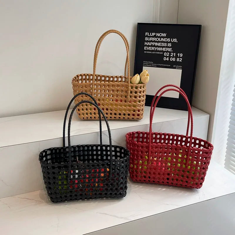 Leftside pequena cor sólida tecer sacolas para as mulheres 2025 moda verão sacos de ombro simples bolsas oco para fora saco de praia