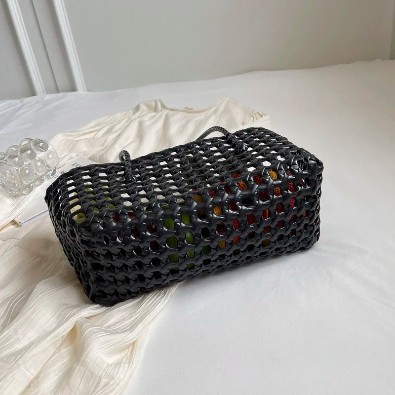 Leftside pequena cor sólida tecer sacolas para as mulheres 2025 moda verão sacos de ombro simples bolsas oco para fora saco de praia