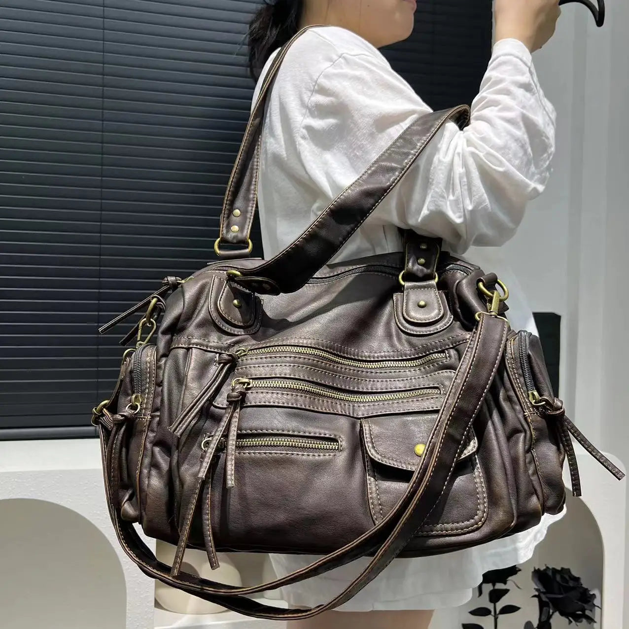 Y2k bolsa crossbody de ombro único para meninas, bolsa vintage de couro lavado para motocicleta, grande capacidade, bolsa com vários bolsos