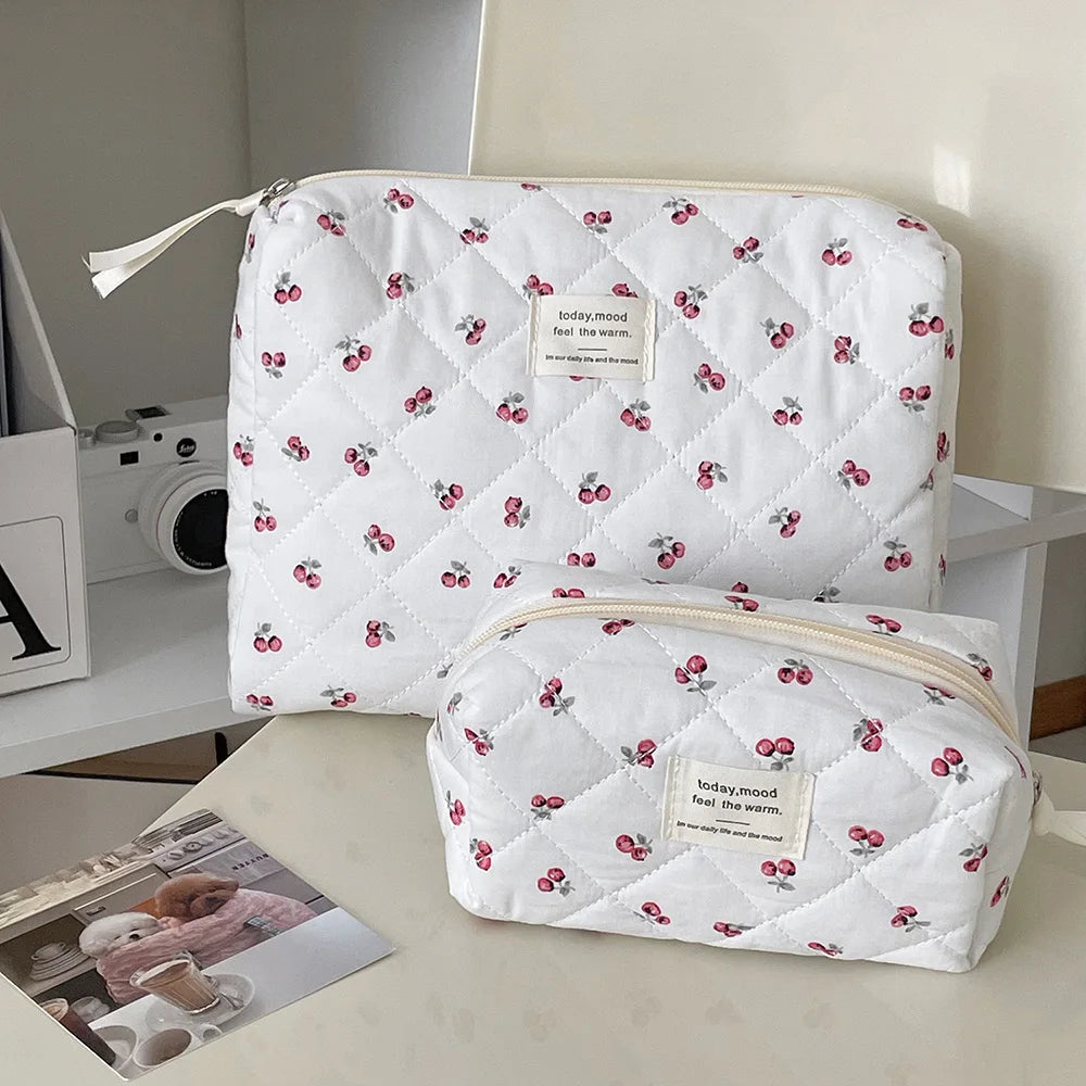 Atacado cereja tote feminino saco de maquiagem portátil bonito senhoras cosméticos bolsa de armazenamento de higiene pessoal bolsa de algodão acolchoado saco com zíper