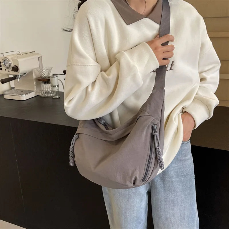 Bolsa de ombro de tecido de náilon nova alta capacidade feminina crossbody saco do mensageiro lazer versátil ombro hobos saco