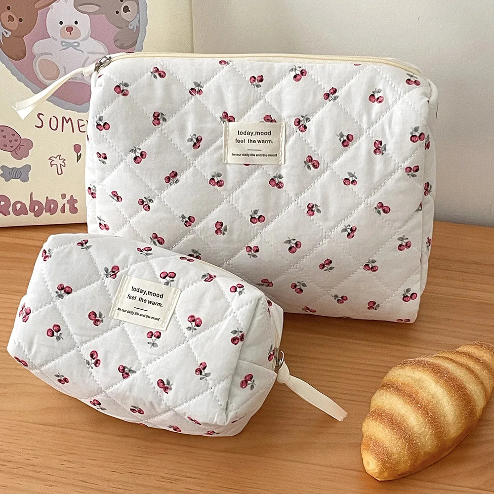 Atacado cereja tote feminino saco de maquiagem portátil bonito senhoras cosméticos bolsa de armazenamento de higiene pessoal bolsa de algodão acolchoado saco com zíper