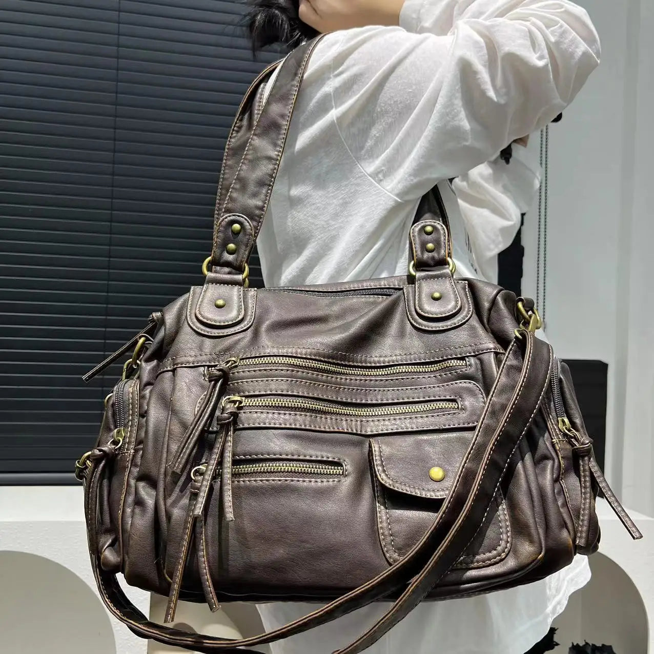 Y2k bolsa crossbody de ombro único para meninas, bolsa vintage de couro lavado para motocicleta, grande capacidade, bolsa com vários bolsos