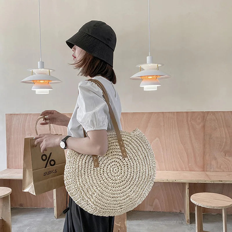 Verão redondo palha feminina férias tecido praia bolsa de ombro grande capacidade oco para fora simples sacola
