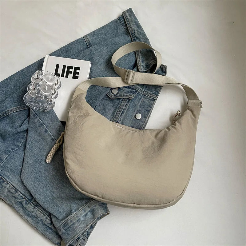Bolsa de ombro de tecido de náilon nova alta capacidade feminina crossbody saco do mensageiro lazer versátil ombro hobos saco