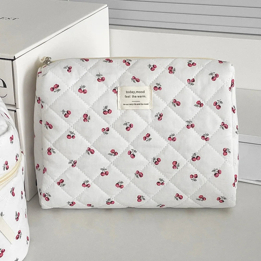 Atacado cereja tote feminino saco de maquiagem portátil bonito senhoras cosméticos bolsa de armazenamento de higiene pessoal bolsa de algodão acolchoado saco com zíper