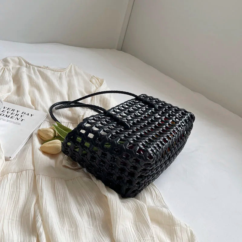 Leftside pequena cor sólida tecer sacolas para as mulheres 2025 moda verão sacos de ombro simples bolsas oco para fora saco de praia